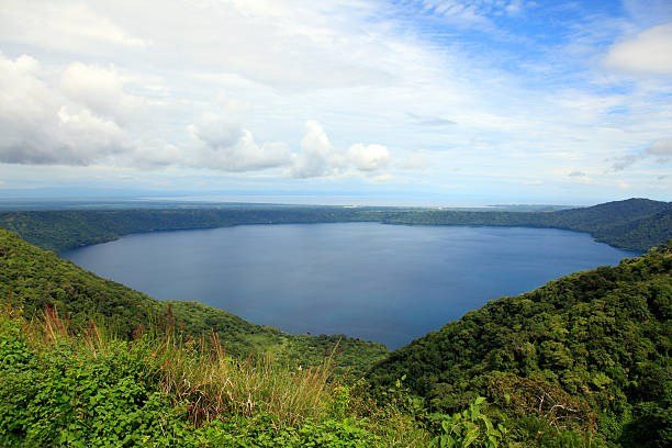 Nicaraguan Volcanoes, laguna de apoyo