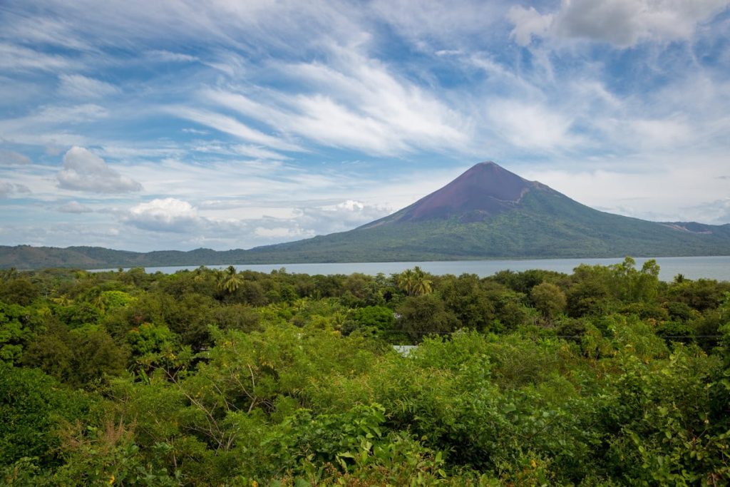 Nicaraguan Volcanoes, momtombo volcano